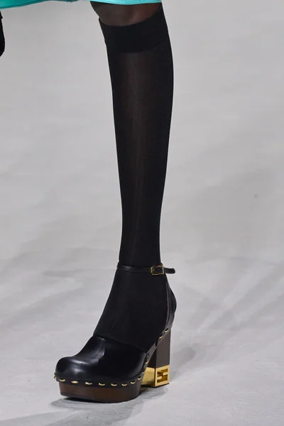 Look 100